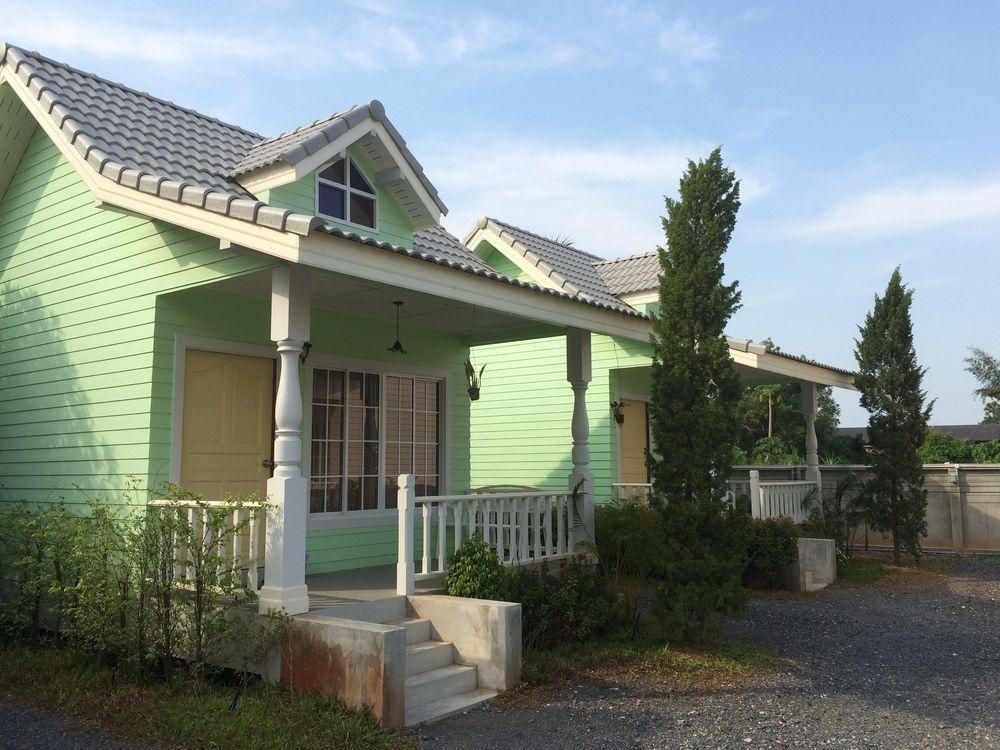 Suite Villa Choeng Mon Exterior photo